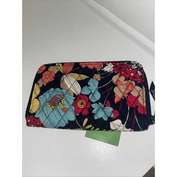 New Vera‎ Bradley Zip Around Wallet, Happy Snails - Picture 3 of 6